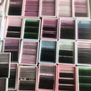 Light Glam Daily Lash Clusters 轻盈纤长睫毛膏 自然卷翘效果 日常办公室造型