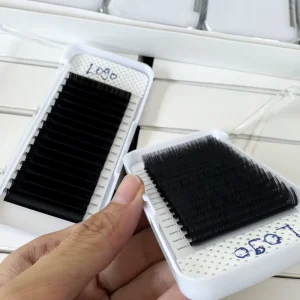 Sample Available Uniform Arrangement Mega Volume Lashes Soft & Lightweight Silk Lashes for Salon Grade Application Pro